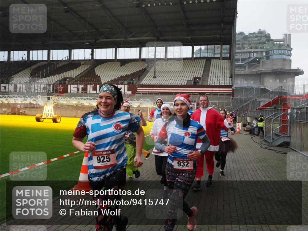 07.12.2025 - St. Pauli X-Mass-Run No. 15 Fabian Wolf http://msf.ph/oto/9415747 07.12.2025 11:05:52 Ziel 199, 298, 300, 659, 831, 924, 925, 927, 929, 932, 973, 1046, 1049, 1092, 1196, 1208, 1428, 1432, 1608, 2254, 2884, 3272, 3278 meine-sportfotos.de