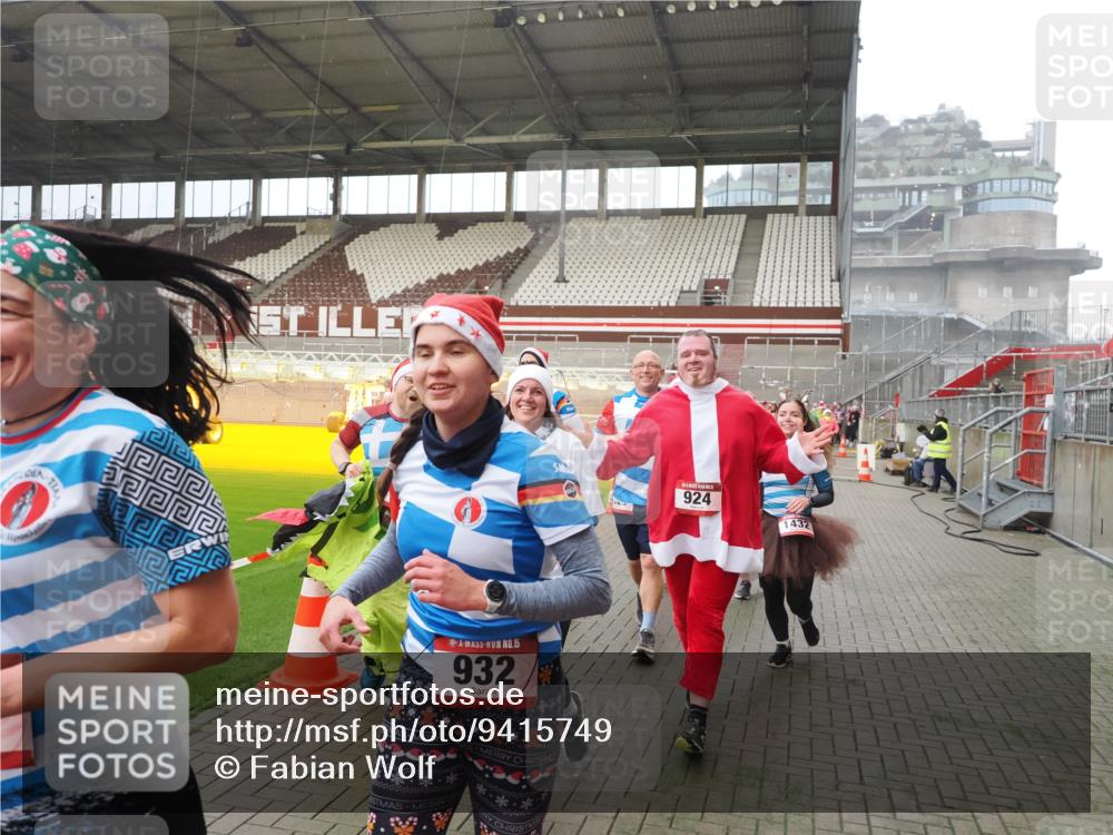 07.12.2025 - St. Pauli X-Mass-Run No. 15 Fabian Wolf http://msf.ph/oto/9415749 07.12.2025 11:05:53 Ziel 298, 300, 659, 831, 924, 925, 927, 929, 932, 973, 1092, 1196, 1208, 1428, 1432, 1608, 2254, 3272, 3278 meine-sportfotos.de
