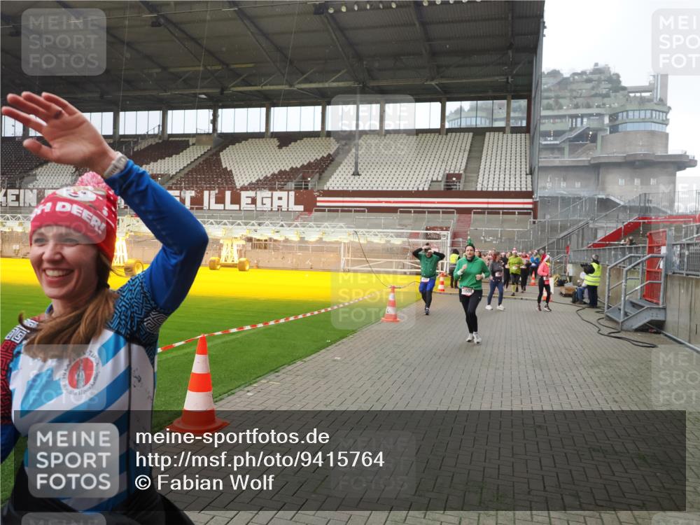 07.12.2025 - St. Pauli X-Mass-Run No. 15 Fabian Wolf http://msf.ph/oto/9415764 07.12.2025 11:05:56 Ziel 92, 298, 300, 659, 693, 924, 925, 927, 929, 932, 973, 1024, 1025, 1092, 1196, 1208, 1428, 1432, 1608, 1648, 2254, 3272, 3278 meine-sportfotos.de