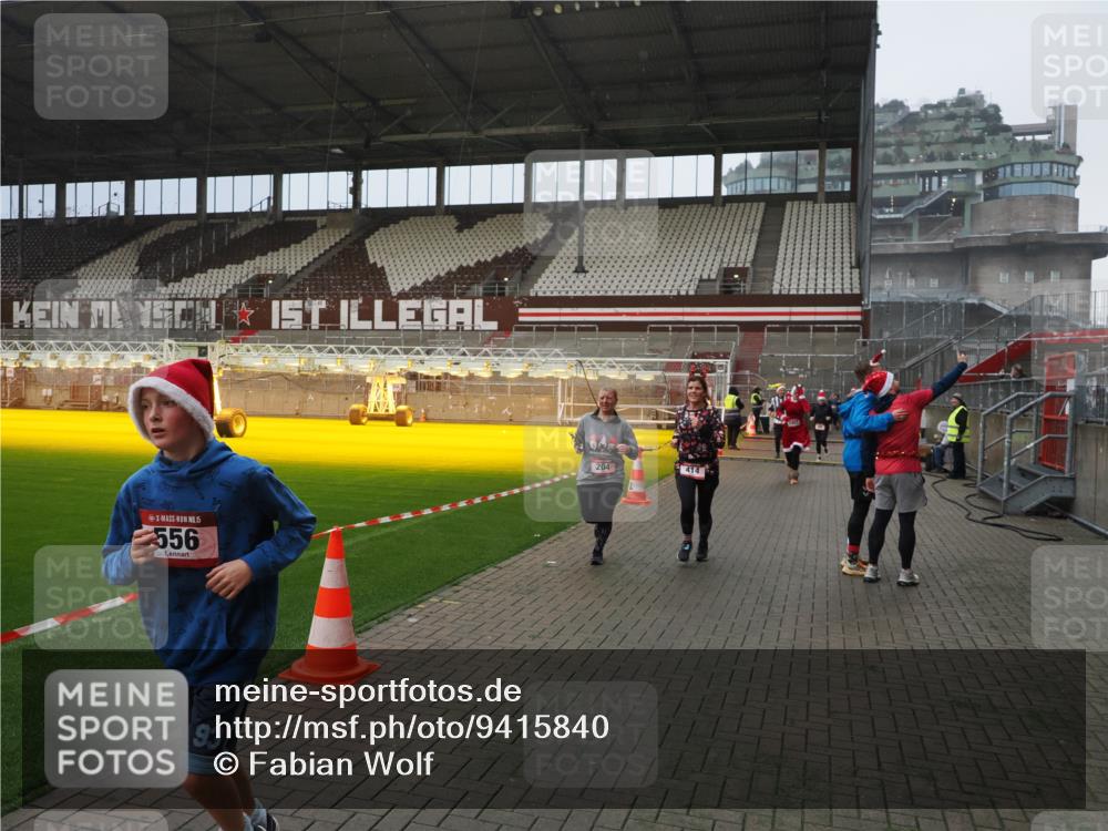 07.12.2025 - St. Pauli X-Mass-Run No. 15 Fabian Wolf http://msf.ph/oto/9415840 07.12.2025 11:06:15 Ziel 204, 402, 403, 414, 474, 486, 556, 693, 854, 858, 878, 920, 944, 1024, 1223, 1229, 1287, 1403, 1429, 1430, 1648, 2243, 2245, 4579, 4581, 4583, 4585, 4587 meine-sportfotos.de