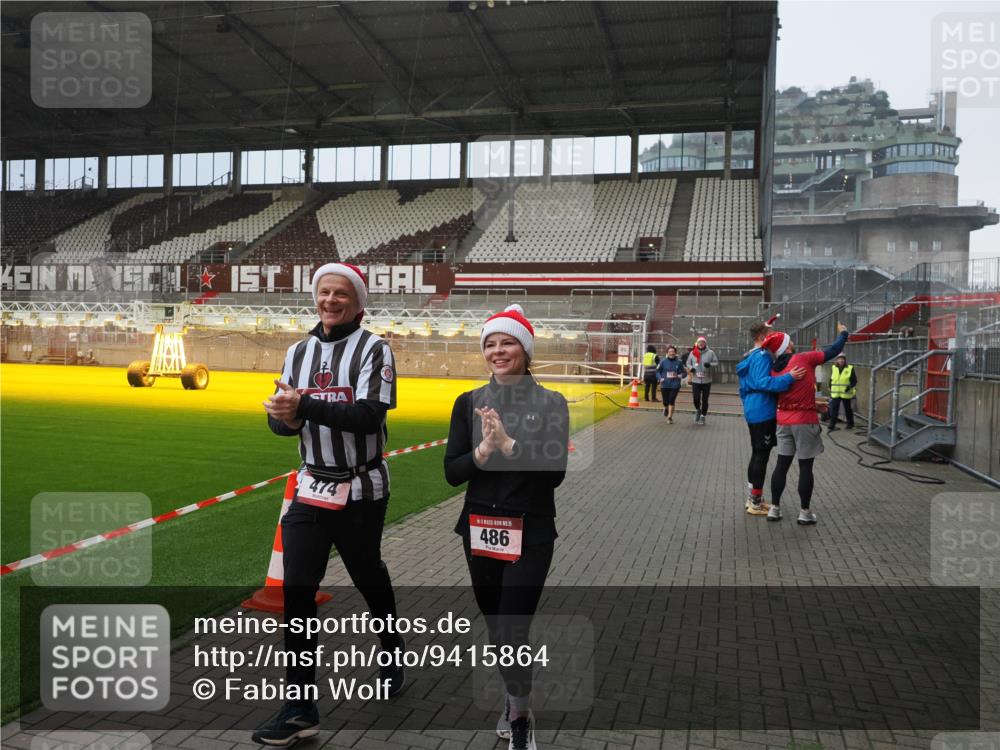 07.12.2025 - St. Pauli X-Mass-Run No. 15 Fabian Wolf http://msf.ph/oto/9415864 07.12.2025 11:06:22 Ziel 204, 414, 474, 486, 556, 1287, 1403, 1440, 1442, 4579, 4581 meine-sportfotos.de