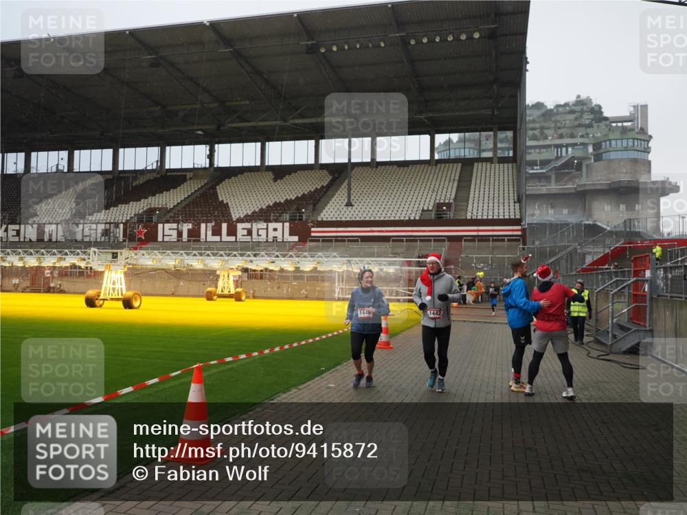 07.12.2025 - St. Pauli X-Mass-Run No. 15 Fabian Wolf http://msf.ph/oto/9415872 07.12.2025 11:06:26 Ziel 204, 414, 474, 486, 1403, 1440, 1442, 1556, 1564 meine-sportfotos.de