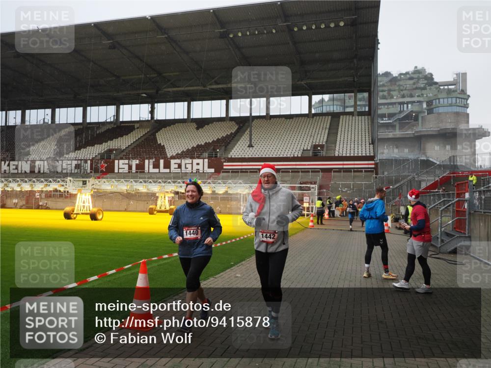 07.12.2025 - St. Pauli X-Mass-Run No. 15 Fabian Wolf http://msf.ph/oto/9415878 07.12.2025 11:06:27 Ziel 204, 414, 474, 486, 1403, 1440, 1442, 1556, 1564 meine-sportfotos.de