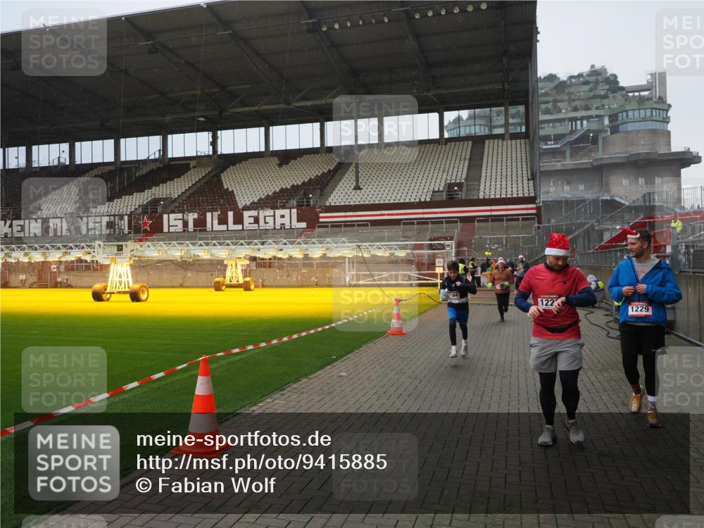 07.12.2025 - St. Pauli X-Mass-Run No. 15 Fabian Wolf http://msf.ph/oto/9415885 07.12.2025 11:06:30 Ziel 474, 486, 1285, 1286, 1403, 1440, 1442, 1556, 1564 meine-sportfotos.de