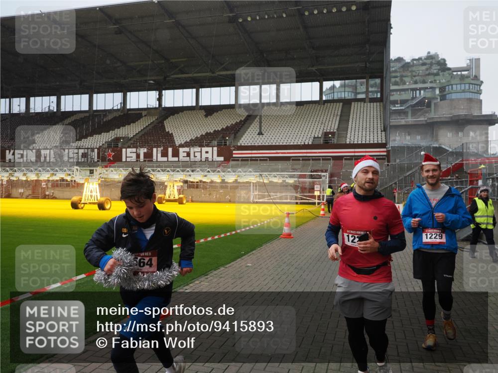 07.12.2025 - St. Pauli X-Mass-Run No. 15 Fabian Wolf http://msf.ph/oto/9415893 07.12.2025 11:06:32 Ziel 474, 486, 565, 1285, 1286, 1440, 1442, 1556, 1564 meine-sportfotos.de