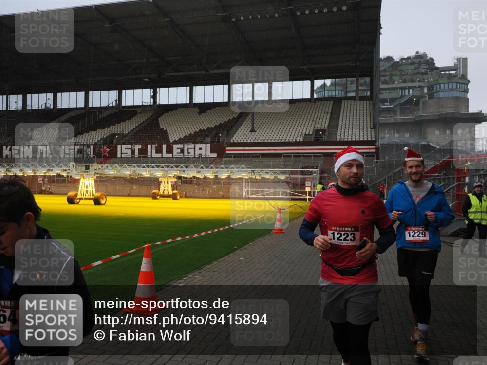 07.12.2025 - St. Pauli X-Mass-Run No. 15 Fabian Wolf http://msf.ph/oto/9415894 07.12.2025 11:06:32 Ziel 474, 486, 565, 1285, 1286, 1440, 1442, 1556, 1564 meine-sportfotos.de