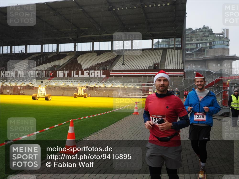 07.12.2025 - St. Pauli X-Mass-Run No. 15 Fabian Wolf http://msf.ph/oto/9415895 07.12.2025 11:06:32 Ziel 474, 486, 565, 1285, 1286, 1440, 1442, 1556, 1564 meine-sportfotos.de