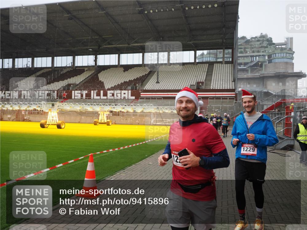 07.12.2025 - St. Pauli X-Mass-Run No. 15 Fabian Wolf http://msf.ph/oto/9415896 07.12.2025 11:06:32 Ziel 474, 486, 565, 1285, 1286, 1440, 1442, 1556, 1564 meine-sportfotos.de