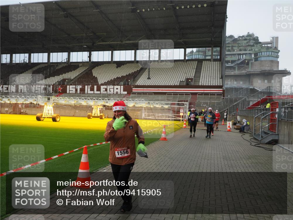 07.12.2025 - St. Pauli X-Mass-Run No. 15 Fabian Wolf http://msf.ph/oto/9415905 07.12.2025 11:06:34 Ziel 359, 382, 565, 1285, 1286, 1440, 1442, 1556, 1564 meine-sportfotos.de