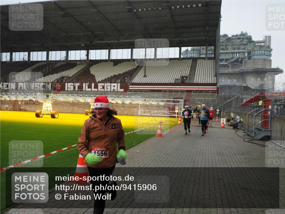 07.12.2025 - St. Pauli X-Mass-Run No. 15 Fabian Wolf http://msf.ph/oto/9415906 07.12.2025 11:06:34 Ziel 359, 382, 565, 1285, 1286, 1440, 1442, 1556, 1564 meine-sportfotos.de