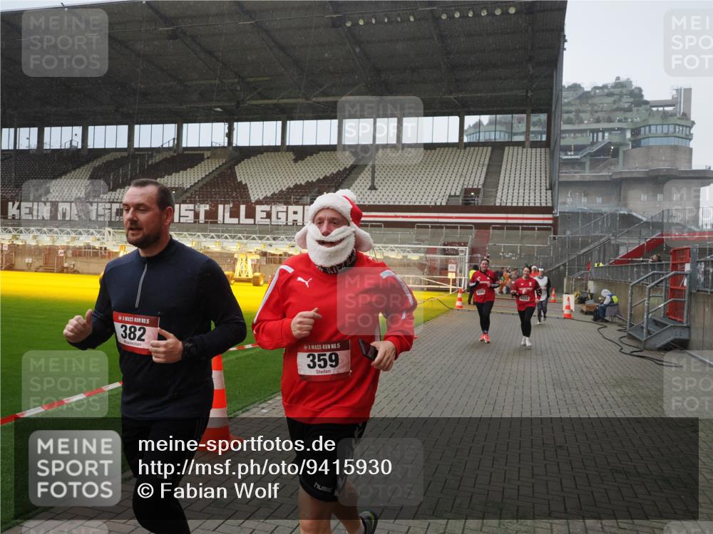 07.12.2025 - St. Pauli X-Mass-Run No. 15 Fabian Wolf http://msf.ph/oto/9415930 07.12.2025 11:06:42 Ziel 359, 382, 565, 1285, 1286, 1556, 1564, 1708, 4582, 4588 meine-sportfotos.de