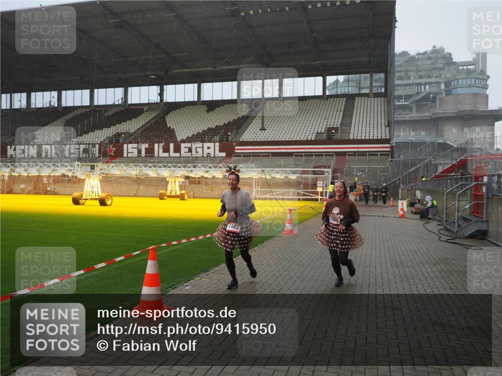 07.12.2025 - St. Pauli X-Mass-Run No. 15 Fabian Wolf http://msf.ph/oto/9415950 07.12.2025 11:06:54 Ziel 595, 1462, 1469, 1708, 4582, 4588 meine-sportfotos.de