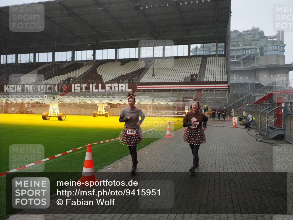 07.12.2025 - St. Pauli X-Mass-Run No. 15 Fabian Wolf http://msf.ph/oto/9415951 07.12.2025 11:06:54 Ziel 595, 1462, 1469, 1708, 4582, 4588 meine-sportfotos.de