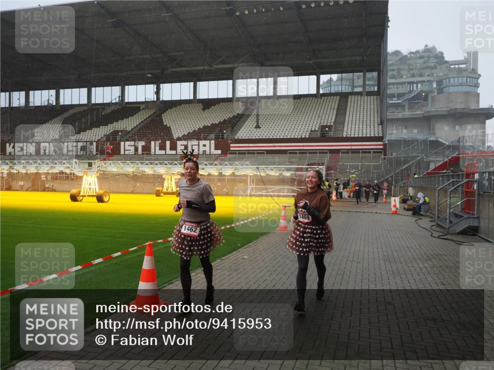 07.12.2025 - St. Pauli X-Mass-Run No. 15 Fabian Wolf http://msf.ph/oto/9415953 07.12.2025 11:06:54 Ziel 595, 1462, 1469, 1708, 4582, 4588 meine-sportfotos.de