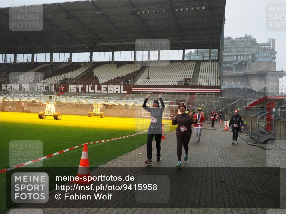 07.12.2025 - St. Pauli X-Mass-Run No. 15 Fabian Wolf http://msf.ph/oto/9415958 07.12.2025 11:07:02 Ziel 595, 1462, 1469, 1634, 1666, 1751, 1861, 1862 meine-sportfotos.de