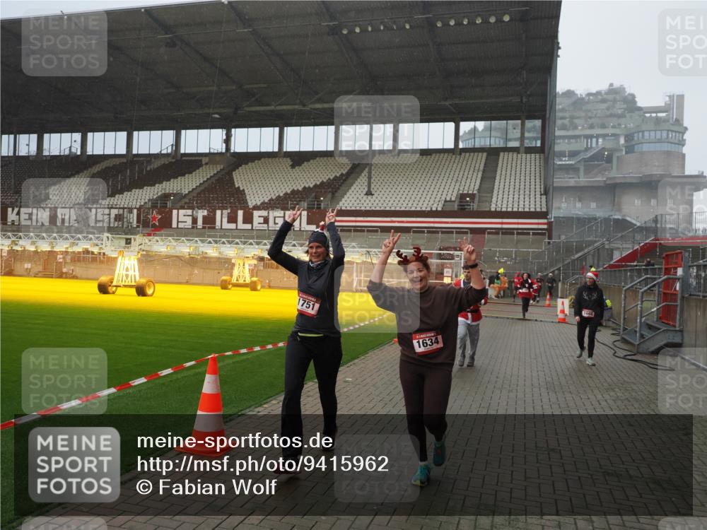 07.12.2025 - St. Pauli X-Mass-Run No. 15 Fabian Wolf http://msf.ph/oto/9415962 07.12.2025 11:07:03 Ziel 595, 1462, 1469, 1634, 1666, 1751, 1861, 1862 meine-sportfotos.de