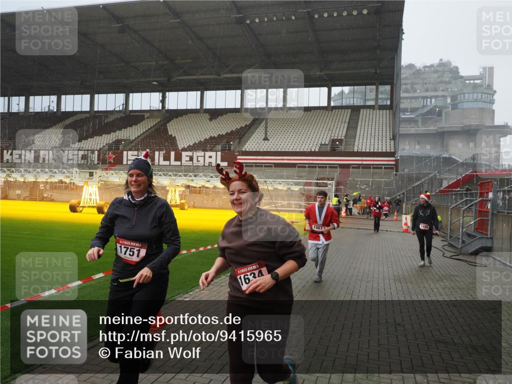07.12.2025 - St. Pauli X-Mass-Run No. 15 Fabian Wolf http://msf.ph/oto/9415965 07.12.2025 11:07:03 Ziel 595, 1462, 1469, 1634, 1666, 1751, 1861, 1862 meine-sportfotos.de