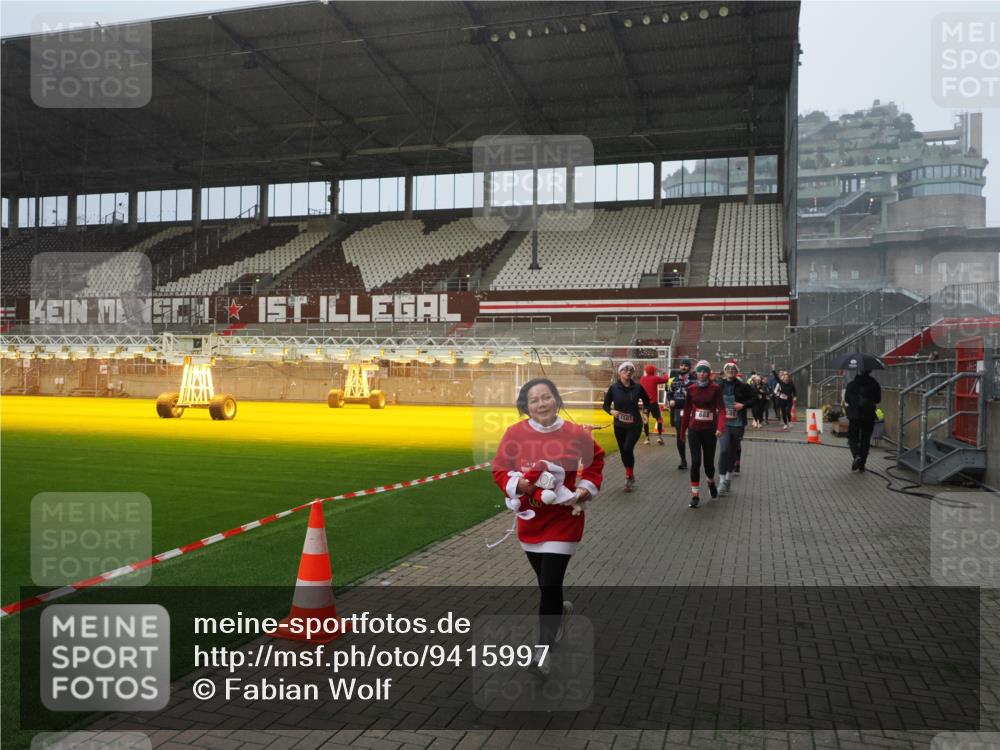 07.12.2025 - St. Pauli X-Mass-Run No. 15 Fabian Wolf http://msf.ph/oto/9415997 07.12.2025 11:07:15 Ziel 281, 342, 344, 490, 591, 596, 603, 621, 622, 688, 1202, 1206, 1585, 1587, 1634, 1666, 1751, 1861, 1862, 2403 meine-sportfotos.de