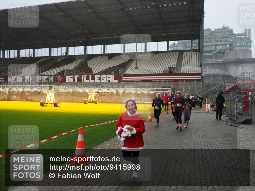 07.12.2025 - St. Pauli X-Mass-Run No. 15 Fabian Wolf http://msf.ph/oto/9415998 07.12.2025 11:07:15 Ziel 281, 342, 344, 490, 591, 596, 603, 621, 622, 688, 1202, 1206, 1585, 1587, 1634, 1666, 1751, 1861, 1862, 2403 meine-sportfotos.de