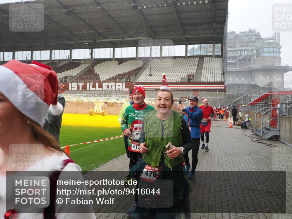 07.12.2025 - St. Pauli X-Mass-Run No. 15 Fabian Wolf http://msf.ph/oto/9416044 07.12.2025 11:07:26 Ziel 281, 342, 344, 476, 490, 591, 596, 603, 621, 622, 673, 688, 781, 1202, 1206, 1233, 1585, 1587, 2403, 5008 meine-sportfotos.de