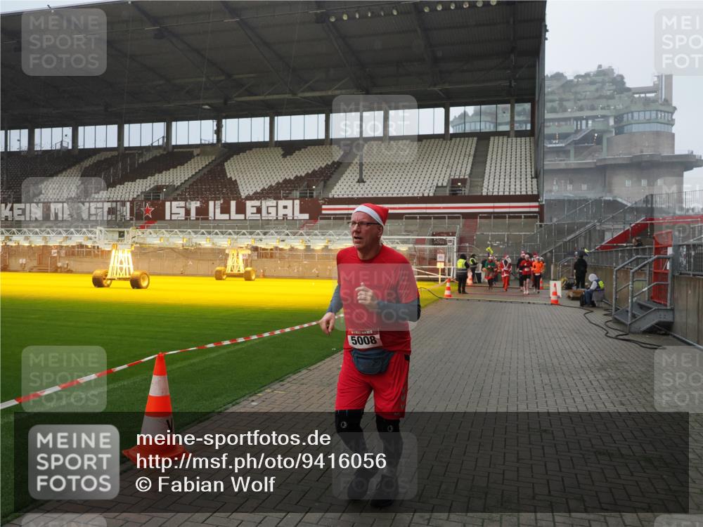 07.12.2025 - St. Pauli X-Mass-Run No. 15 Fabian Wolf http://msf.ph/oto/9416056 07.12.2025 11:07:28 Ziel 315, 342, 344, 476, 490, 591, 603, 621, 622, 673, 781, 1202, 1206, 1233, 1585, 1587, 2403, 5008 meine-sportfotos.de