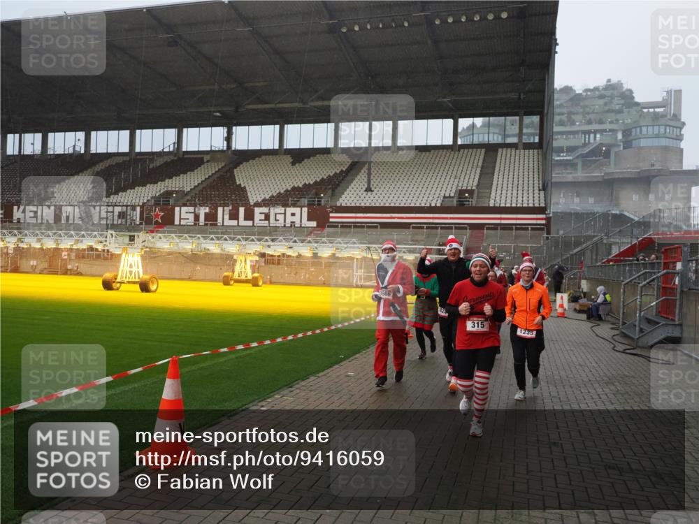 07.12.2025 - St. Pauli X-Mass-Run No. 15 Fabian Wolf http://msf.ph/oto/9416059 07.12.2025 11:07:37 Ziel 77, 315, 332, 377, 623, 781, 1233, 1235, 1509, 1824, 1866, 1910, 2693, 5008 meine-sportfotos.de