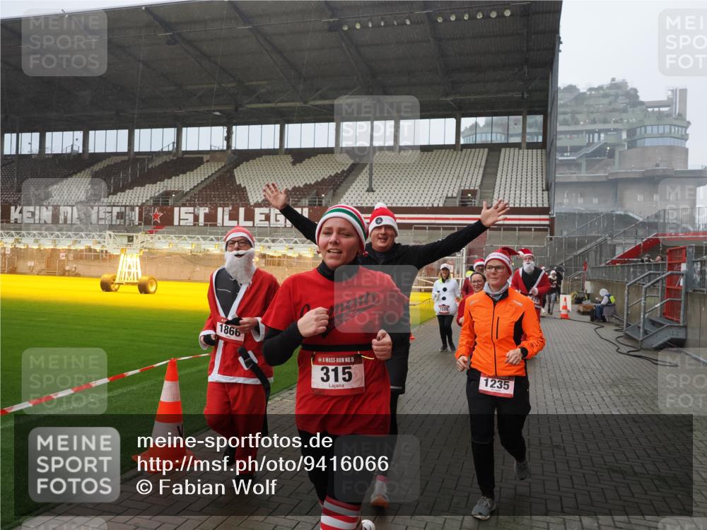 07.12.2025 - St. Pauli X-Mass-Run No. 15 Fabian Wolf http://msf.ph/oto/9416066 07.12.2025 11:07:38 Ziel 77, 315, 332, 377, 389, 397, 623, 1235, 1509, 1824, 1866, 1910, 2693, 5008 meine-sportfotos.de