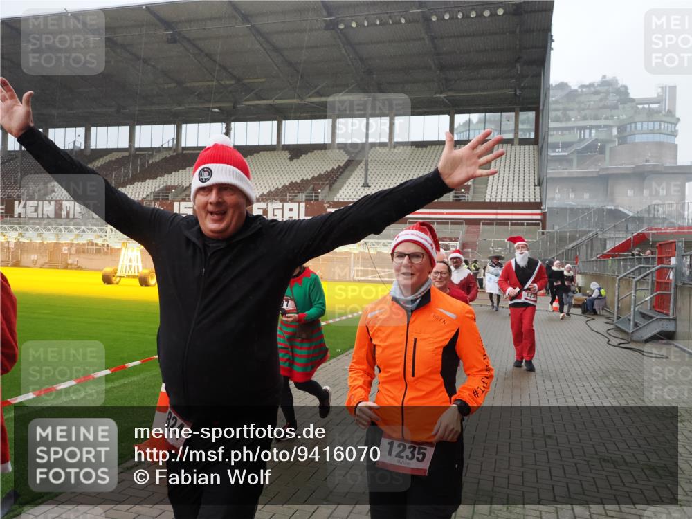 07.12.2025 - St. Pauli X-Mass-Run No. 15 Fabian Wolf http://msf.ph/oto/9416070 07.12.2025 11:07:39 Ziel 77, 315, 332, 377, 389, 397, 623, 1235, 1509, 1824, 1866, 1910, 2693 meine-sportfotos.de