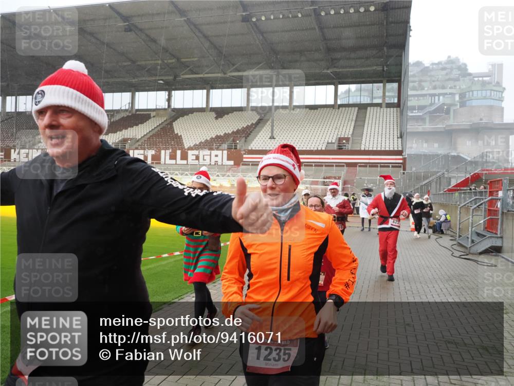 07.12.2025 - St. Pauli X-Mass-Run No. 15 Fabian Wolf http://msf.ph/oto/9416071 07.12.2025 11:07:39 Ziel 77, 315, 332, 377, 389, 397, 623, 1235, 1509, 1824, 1866, 1910, 2693 meine-sportfotos.de