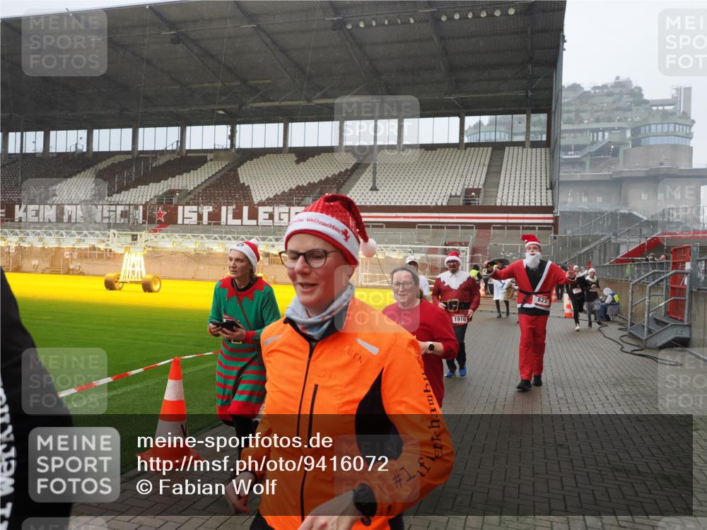 07.12.2025 - St. Pauli X-Mass-Run No. 15 Fabian Wolf http://msf.ph/oto/9416072 07.12.2025 11:07:40 Ziel 77, 273, 315, 332, 377, 389, 397, 623, 1235, 1509, 1824, 1866, 1910, 2693 meine-sportfotos.de