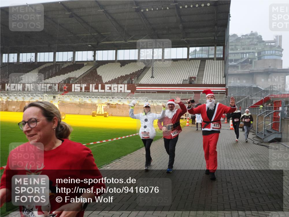 07.12.2025 - St. Pauli X-Mass-Run No. 15 Fabian Wolf http://msf.ph/oto/9416076 07.12.2025 11:07:40 Ziel 77, 273, 315, 332, 377, 389, 397, 623, 1235, 1509, 1824, 1866, 1910, 2693 meine-sportfotos.de