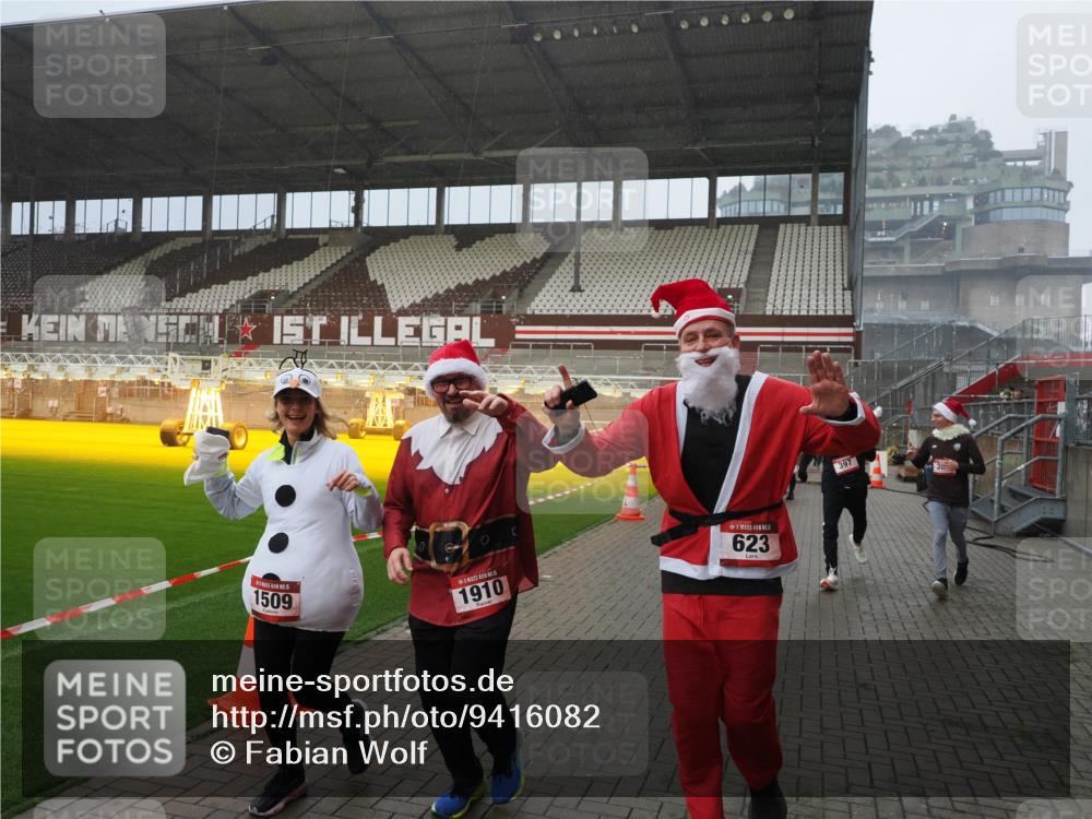 07.12.2025 - St. Pauli X-Mass-Run No. 15 Fabian Wolf http://msf.ph/oto/9416082 07.12.2025 11:07:42 Ziel 77, 271, 273, 315, 332, 377, 389, 397, 623, 1235, 1439, 1441, 1509, 1812, 1824, 1866, 1910, 2693 meine-sportfotos.de