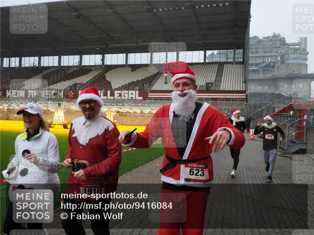 07.12.2025 - St. Pauli X-Mass-Run No. 15 Fabian Wolf http://msf.ph/oto/9416084 07.12.2025 11:07:42 Ziel 77, 271, 273, 315, 332, 377, 389, 397, 623, 1235, 1439, 1441, 1509, 1812, 1824, 1866, 1910, 2693 meine-sportfotos.de