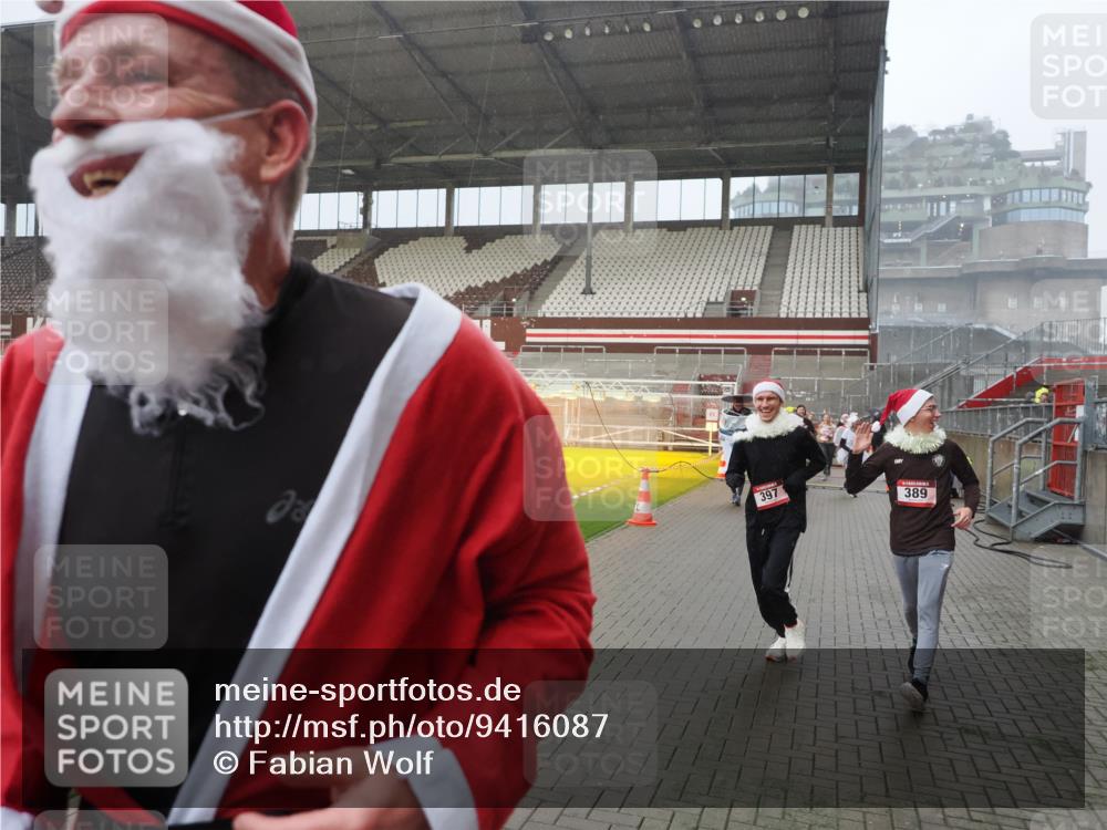 07.12.2025 - St. Pauli X-Mass-Run No. 15 Fabian Wolf http://msf.ph/oto/9416087 07.12.2025 11:07:43 Ziel 77, 271, 273, 315, 332, 377, 389, 397, 623, 1235, 1439, 1441, 1509, 1812, 1824, 1866, 1910, 2693 meine-sportfotos.de