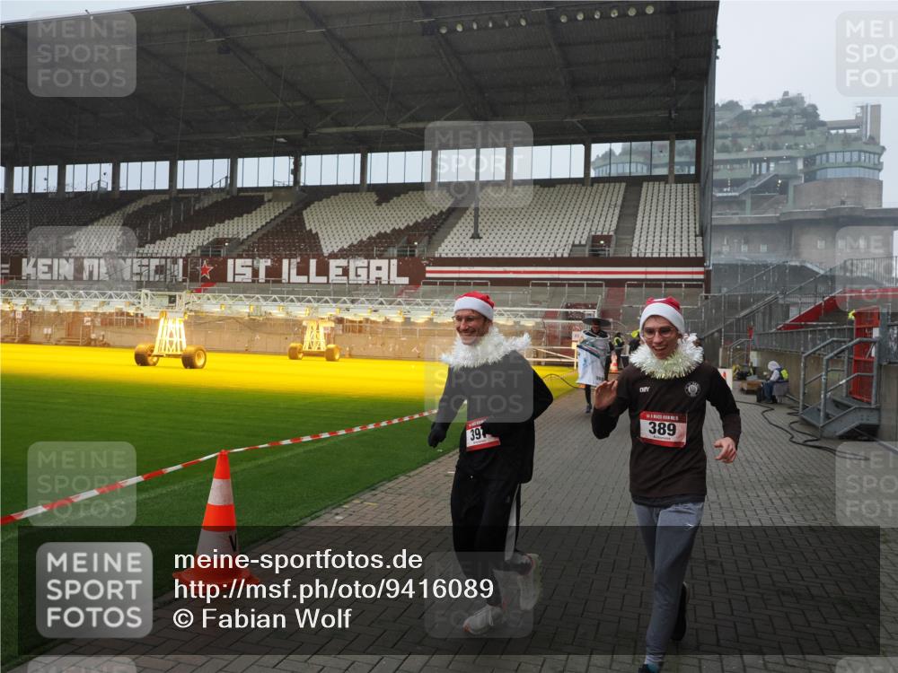07.12.2025 - St. Pauli X-Mass-Run No. 15 Fabian Wolf http://msf.ph/oto/9416089 07.12.2025 11:07:43 Ziel 77, 271, 273, 315, 332, 377, 389, 397, 623, 1235, 1439, 1441, 1509, 1812, 1824, 1866, 1910, 2693 meine-sportfotos.de