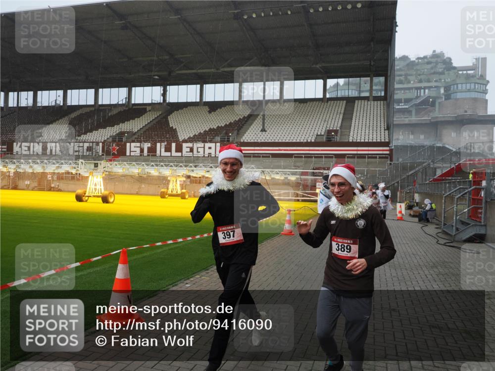 07.12.2025 - St. Pauli X-Mass-Run No. 15 Fabian Wolf http://msf.ph/oto/9416090 07.12.2025 11:07:44 Ziel 77, 271, 273, 315, 332, 377, 389, 397, 623, 1235, 1439, 1441, 1509, 1812, 1824, 1866, 1910, 2693 meine-sportfotos.de