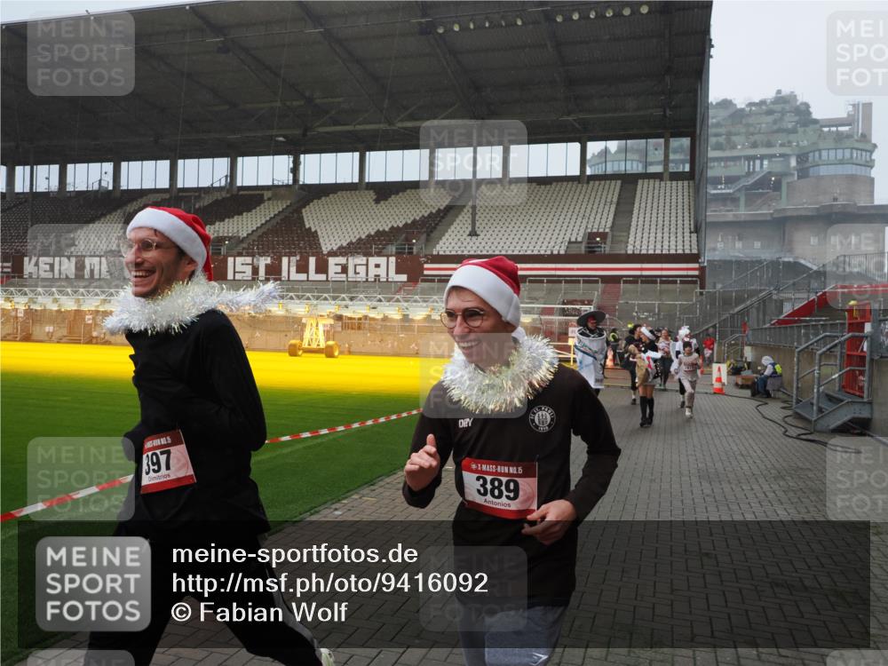 07.12.2025 - St. Pauli X-Mass-Run No. 15 Fabian Wolf http://msf.ph/oto/9416092 07.12.2025 11:07:44 Ziel 77, 271, 273, 315, 332, 377, 389, 397, 623, 1235, 1439, 1441, 1509, 1812, 1824, 1866, 1910, 2693 meine-sportfotos.de