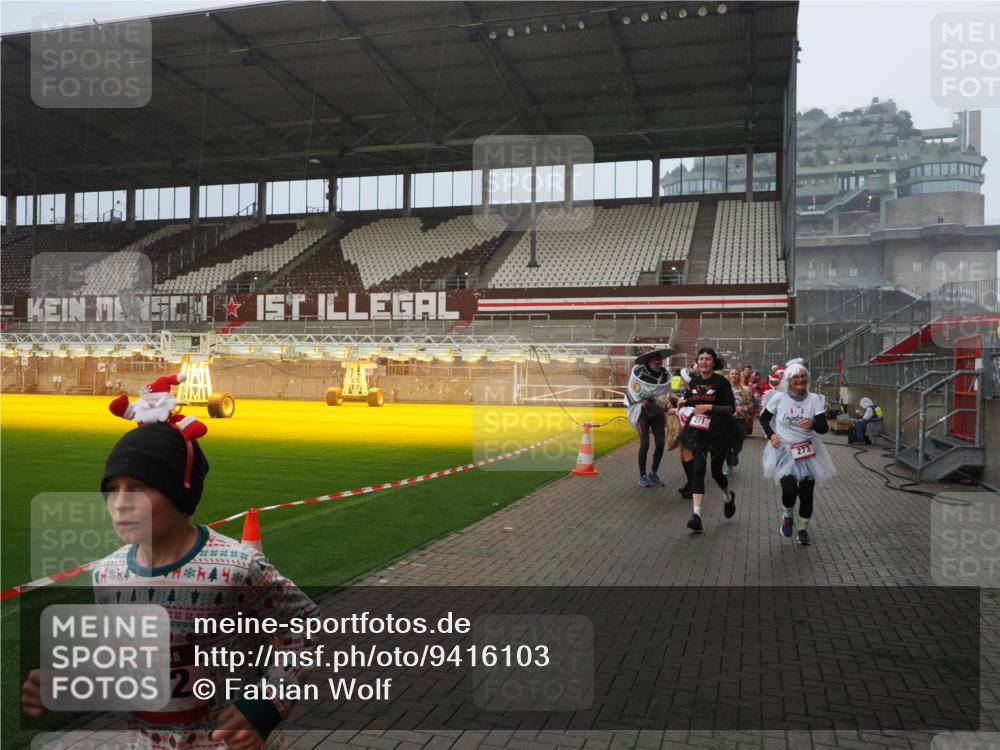 07.12.2025 - St. Pauli X-Mass-Run No. 15 Fabian Wolf http://msf.ph/oto/9416103 07.12.2025 11:07:47 Ziel 77, 271, 273, 286, 293, 315, 332, 377, 389, 397, 623, 1235, 1378, 1381, 1382, 1383, 1439, 1441, 1460, 1509, 1812, 1824, 1866, 1910, 2693 meine-sportfotos.de