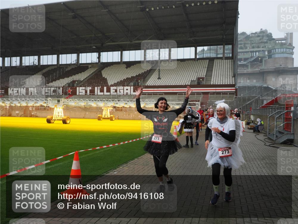 07.12.2025 - St. Pauli X-Mass-Run No. 15 Fabian Wolf http://msf.ph/oto/9416108 07.12.2025 11:07:49 Ziel 77, 271, 273, 286, 293, 332, 377, 389, 397, 623, 1107, 1235, 1378, 1381, 1382, 1383, 1439, 1441, 1460, 1509, 1812, 1824, 1866, 1910, 2693 meine-sportfotos.de
