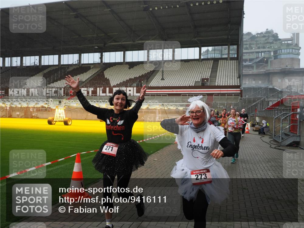 07.12.2025 - St. Pauli X-Mass-Run No. 15 Fabian Wolf http://msf.ph/oto/9416111 07.12.2025 11:07:50 Ziel 271, 273, 286, 293, 332, 377, 389, 397, 623, 774, 1107, 1123, 1378, 1381, 1382, 1383, 1439, 1441, 1460, 1509, 1812, 1910, 2693 meine-sportfotos.de