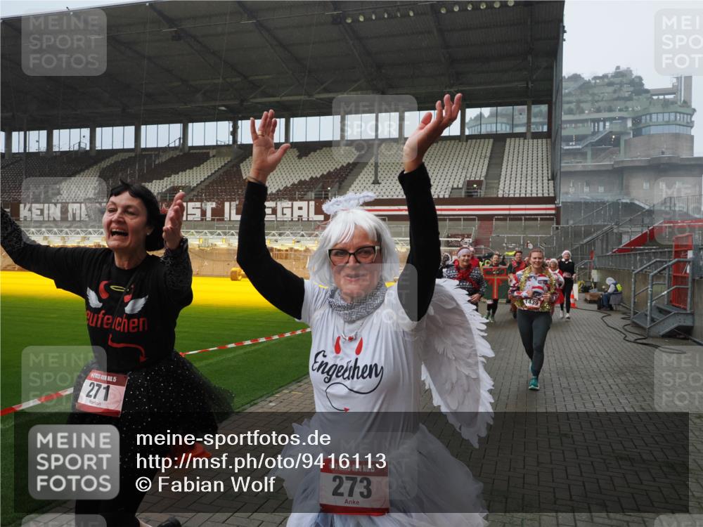 07.12.2025 - St. Pauli X-Mass-Run No. 15 Fabian Wolf http://msf.ph/oto/9416113 07.12.2025 11:07:50 Ziel 271, 273, 286, 293, 332, 377, 389, 397, 623, 774, 1107, 1123, 1378, 1381, 1382, 1383, 1439, 1441, 1460, 1509, 1812, 1910, 2693 meine-sportfotos.de