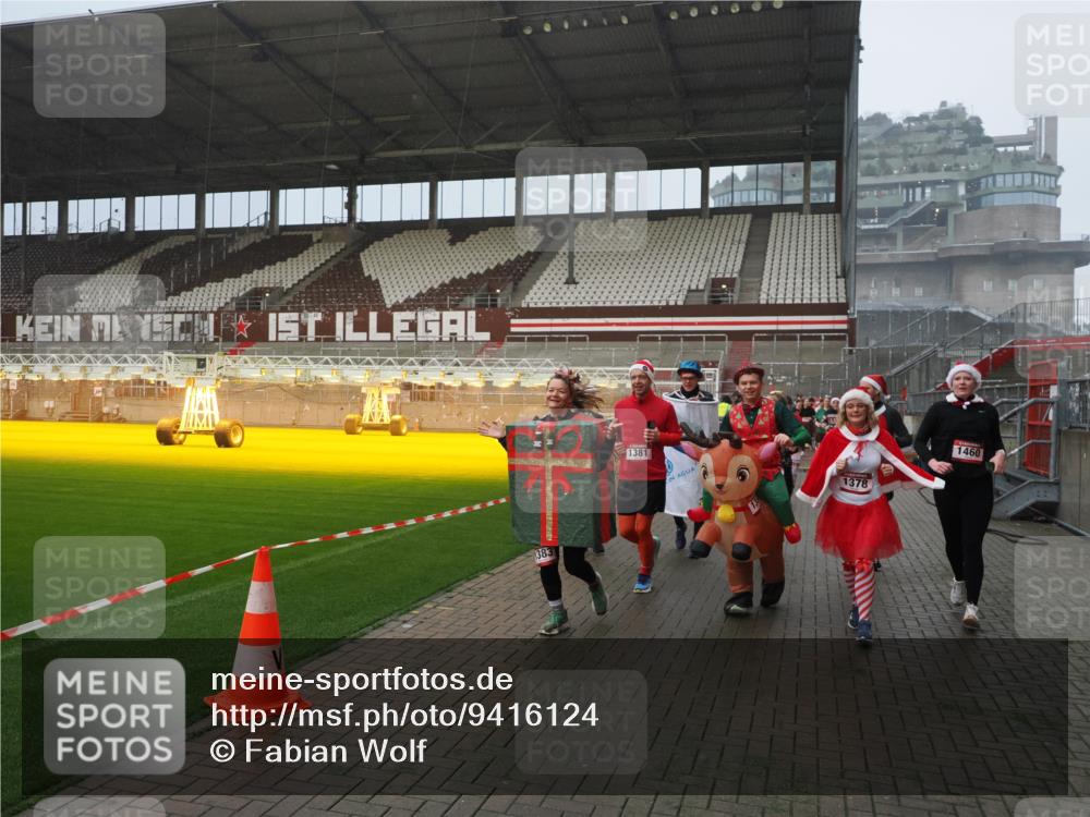 07.12.2025 - St. Pauli X-Mass-Run No. 15 Fabian Wolf http://msf.ph/oto/9416124 07.12.2025 11:07:54 Ziel 271, 273, 286, 293, 389, 397, 653, 772, 774, 1107, 1123, 1129, 1342, 1378, 1381, 1382, 1383, 1439, 1441, 1460, 1520, 1525, 1812, 2693 meine-sportfotos.de