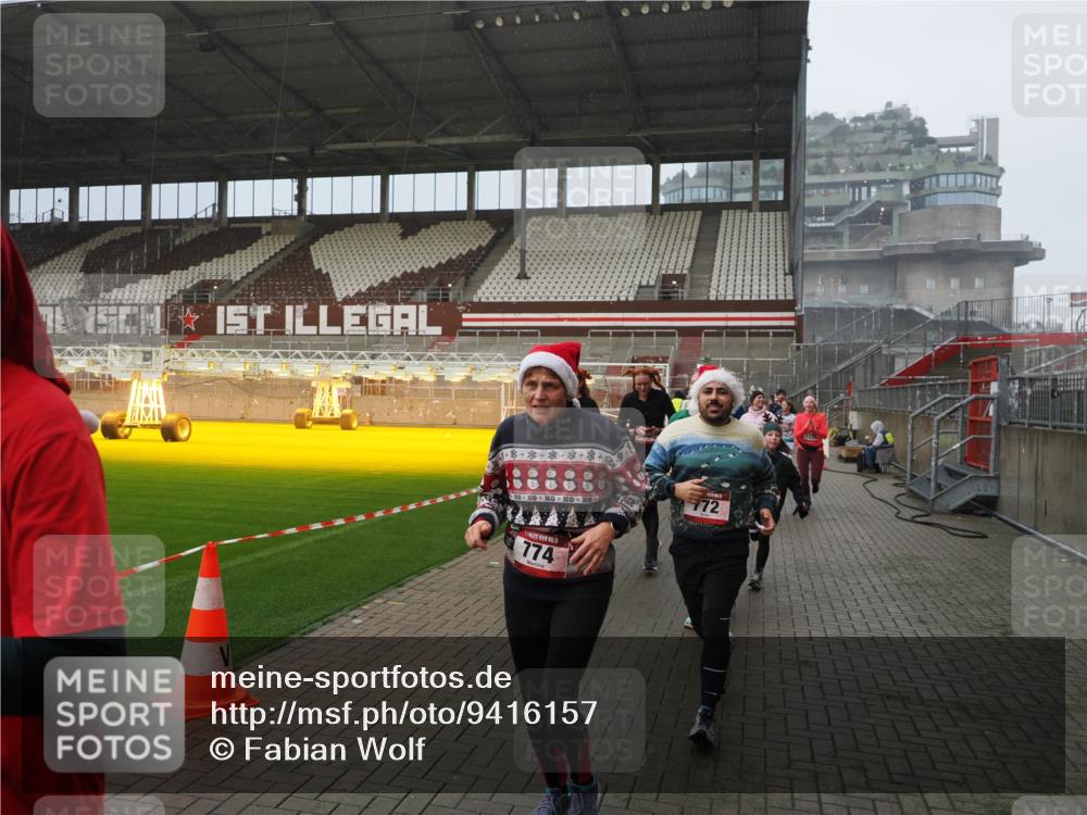 07.12.2025 - St. Pauli X-Mass-Run No. 15 Fabian Wolf http://msf.ph/oto/9416157 07.12.2025 11:08:01 Ziel 271, 286, 293, 629, 635, 653, 772, 774, 1107, 1123, 1129, 1226, 1230, 1249, 1342, 1355, 1378, 1381, 1382, 1383, 1439, 1441, 1460, 1520, 1525, 1809, 1810, 1812, 4798, 4815 meine-sportfotos.de