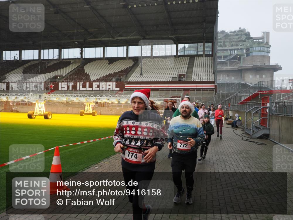 07.12.2025 - St. Pauli X-Mass-Run No. 15 Fabian Wolf http://msf.ph/oto/9416158 07.12.2025 11:08:01 Ziel 271, 286, 293, 629, 635, 653, 772, 774, 1107, 1123, 1129, 1226, 1230, 1249, 1342, 1355, 1378, 1381, 1382, 1383, 1439, 1441, 1460, 1520, 1525, 1809, 1810, 1812, 4798, 4815 meine-sportfotos.de