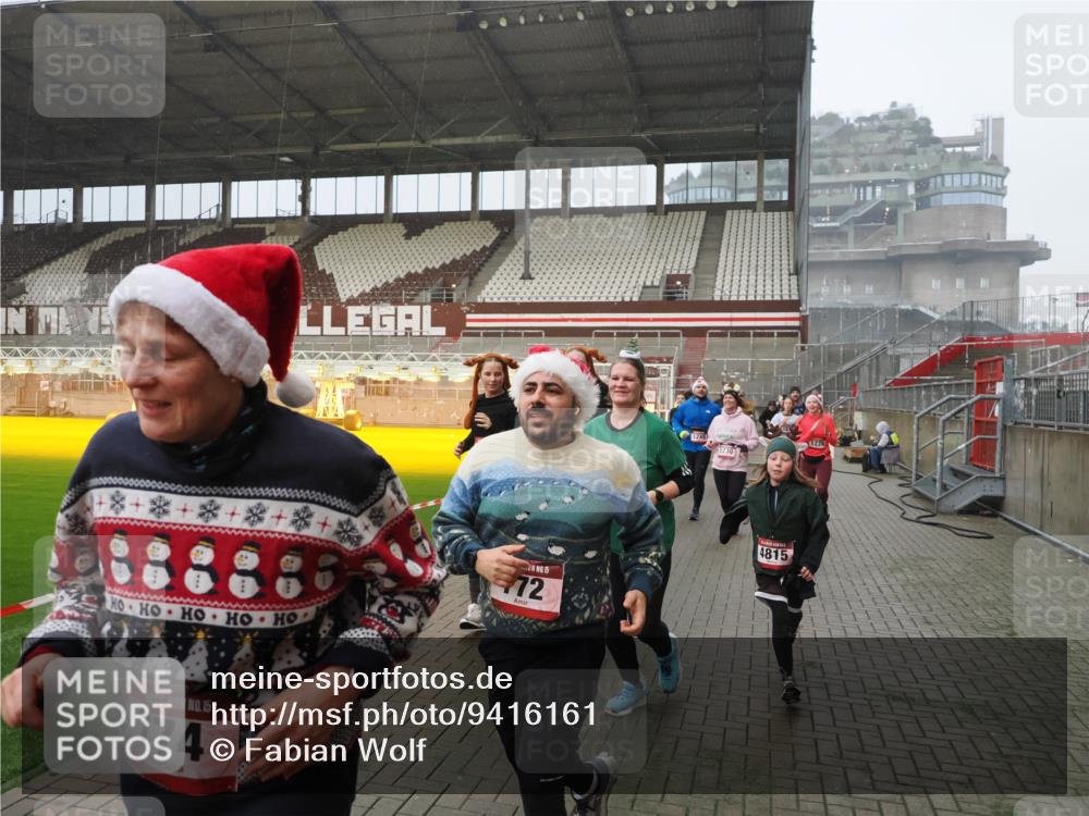 07.12.2025 - St. Pauli X-Mass-Run No. 15 Fabian Wolf http://msf.ph/oto/9416161 07.12.2025 11:08:01 Ziel 271, 286, 293, 629, 635, 653, 772, 774, 1107, 1123, 1129, 1226, 1230, 1249, 1342, 1355, 1378, 1381, 1382, 1383, 1439, 1441, 1460, 1520, 1525, 1809, 1810, 1812, 4798, 4815 meine-sportfotos.de