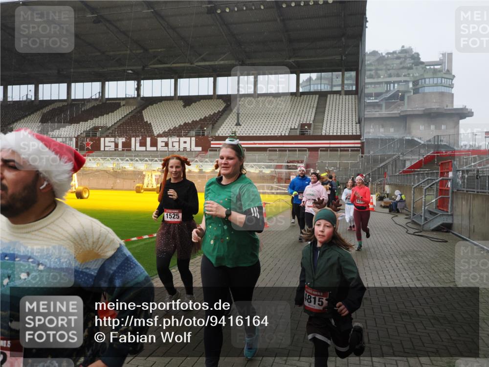 07.12.2025 - St. Pauli X-Mass-Run No. 15 Fabian Wolf http://msf.ph/oto/9416164 07.12.2025 11:08:02 Ziel 271, 286, 293, 629, 635, 653, 772, 774, 1107, 1123, 1129, 1226, 1230, 1249, 1342, 1355, 1378, 1381, 1382, 1383, 1439, 1441, 1460, 1520, 1525, 1809, 1810, 4798, 4815 meine-sportfotos.de