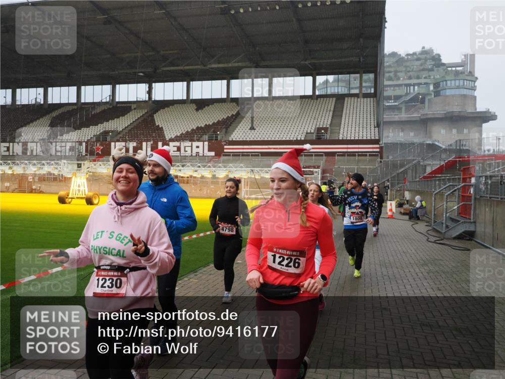 07.12.2025 - St. Pauli X-Mass-Run No. 15 Fabian Wolf http://msf.ph/oto/9416177 07.12.2025 11:08:05 Ziel 286, 293, 629, 635, 653, 772, 774, 1107, 1123, 1129, 1226, 1230, 1249, 1342, 1355, 1378, 1381, 1382, 1383, 1460, 1520, 1525, 1596, 1809, 1810, 4798, 4815 meine-sportfotos.de
