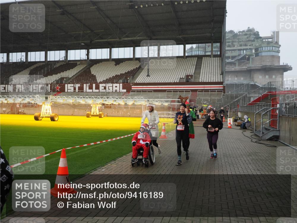 07.12.2025 - St. Pauli X-Mass-Run No. 15 Fabian Wolf http://msf.ph/oto/9416189 07.12.2025 11:08:07 Ziel 629, 635, 653, 772, 774, 1107, 1123, 1129, 1226, 1230, 1249, 1342, 1355, 1520, 1525, 1559, 1596, 1809, 1810, 4798, 4815 meine-sportfotos.de