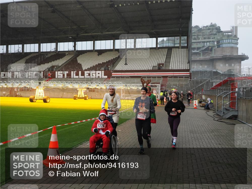 07.12.2025 - St. Pauli X-Mass-Run No. 15 Fabian Wolf http://msf.ph/oto/9416193 07.12.2025 11:08:08 Ziel 629, 635, 653, 772, 774, 1107, 1123, 1129, 1226, 1230, 1249, 1342, 1355, 1520, 1525, 1559, 1560, 1596, 1809, 1810, 4798, 4815 meine-sportfotos.de
