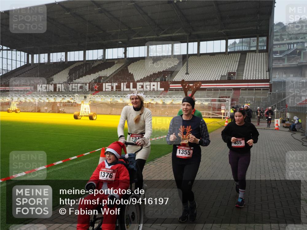 07.12.2025 - St. Pauli X-Mass-Run No. 15 Fabian Wolf http://msf.ph/oto/9416197 07.12.2025 11:08:09 Ziel 100, 629, 635, 653, 772, 774, 1107, 1123, 1129, 1226, 1230, 1249, 1342, 1355, 1520, 1525, 1559, 1560, 1596, 1809, 1810, 4798, 4815 meine-sportfotos.de